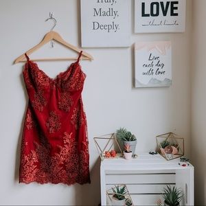 City goddess wine red date night dress